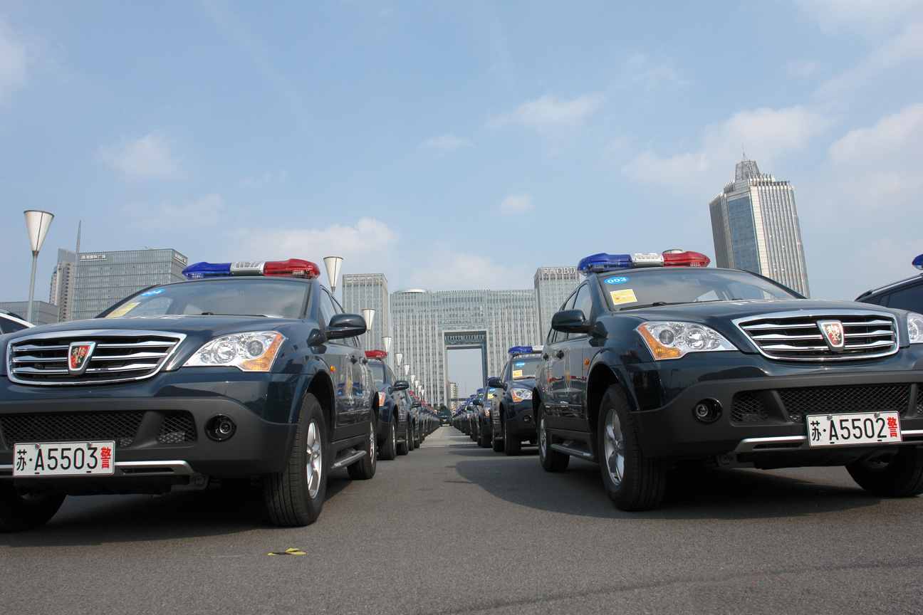 实拍福特-新蒙迪欧警车，中美两国警察最爱的执勤车之一！-新浪汽车