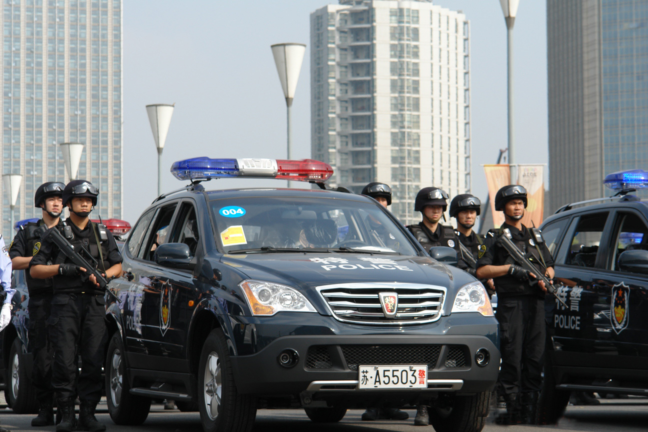 杭州特警展示价值160万防暴装甲车 _国内新闻_环球网