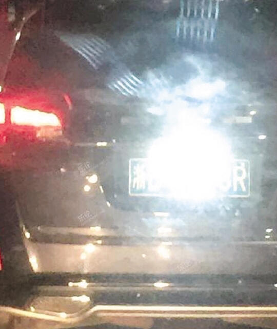 汽车车牌装LED灯防拍