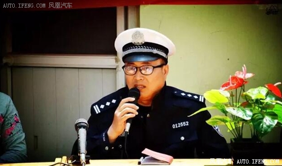 民警王健在沣东幼儿园开展交通安全讲座