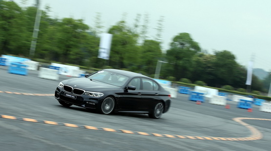 全新BMW 5系Li开拓驾驶乐趣新维度