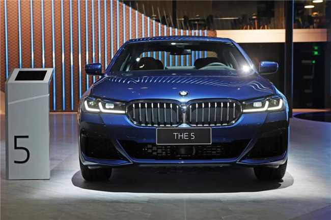 全新BMW5系改款上市 售价42.39万元起   